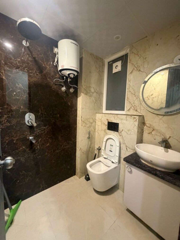 Attached Bathroom, sector 14 1 Bedroom 700 Sq.Ft. Builder Floor In Sector 14 Gurgaon 9807702