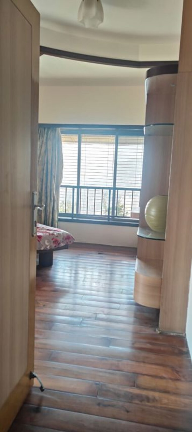 Room, hiranandani-meadows 3.5 Bedroom 1345 Sq.Ft. Apartment In Manpada Thane 9812357