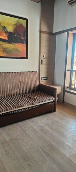 Bedroom in 3.5 BHK Apartment at Hiranandani Meadows, Manpada – for Rent