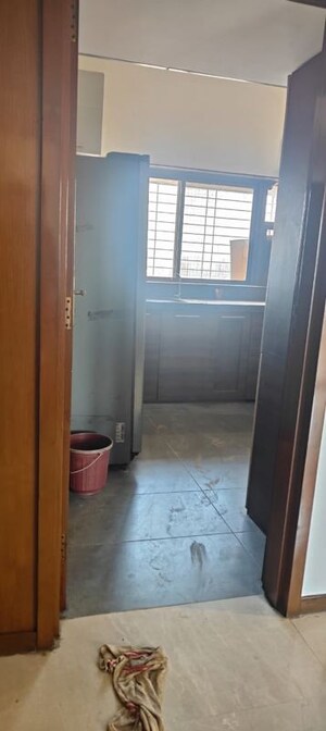 Bathroom in 3.5 BHK Apartment at Hiranandani Meadows, Manpada – for Rent