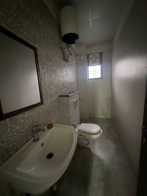 Attached Bathroom in 3 BHK Builder Floor at Sector 30 – for Rent