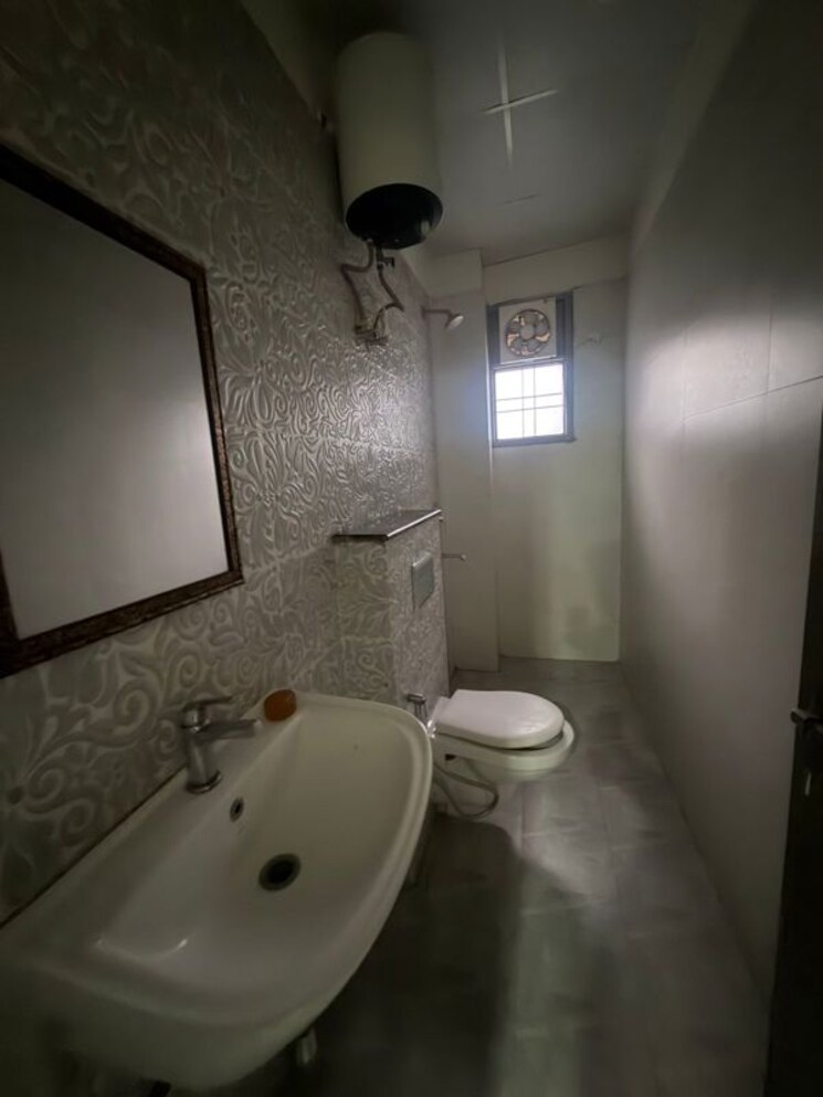 Attached Bathroom, sector 30 3 Bedroom 1700 Sq.Ft. Builder Floor In Sector 30 Gurgaon 9812365