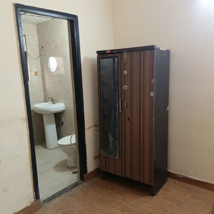 Room, arv-park 2 Bedroom 950 Sq.Ft. Independent House In Sector 63 Noida 9812383