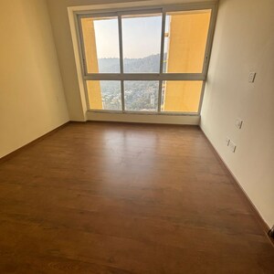 Room in 3 BHK Apartment at Sheth Montana Phase 3, Moti Nagar – for Sale