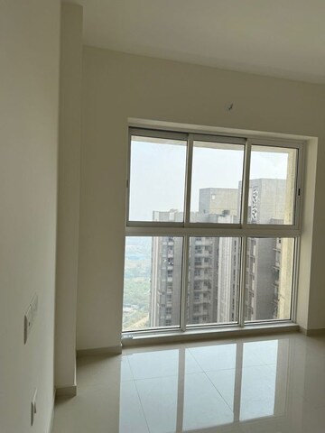 1 BHK Apartment For Rent in Lodha Amara, Kolshet Road