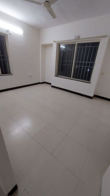 Room in 3 BHK Apartment at Pentagon Fortune East, Kharadi – for Rent