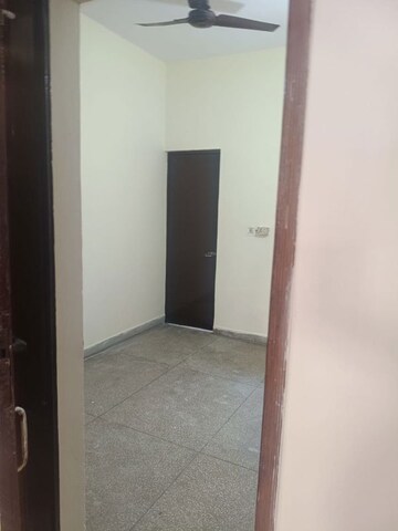 Room in 2 BHK Builder Floor at RWA Apartments Sector 51, Sector 51 – for Rent