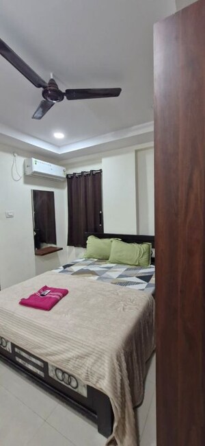 Bedroom in 2 BHK Builder Floor at Kondapur – for Rent
