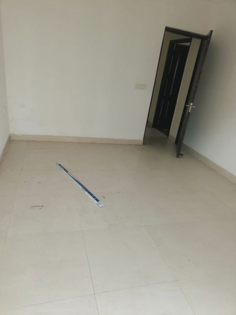 Room, gardenia-golf-city 3 Bedroom 1350 Sq.Ft. Apartment In Sector 75 Noida 9812432