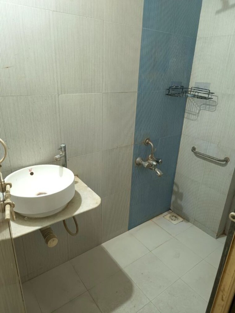 Bathroom, bakeri-sivanta 1 Bedroom 810 Sq.Ft. Apartment In Vejalpur Ahmedabad 9812439