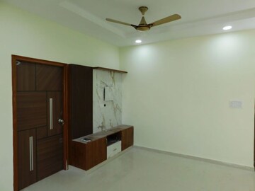 Room in 2 BHK Builder Floor at Kondapur – for Rent