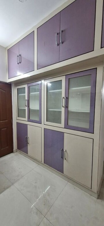 Room in 3 BHK Builder Floor at Kondapur – for Rent