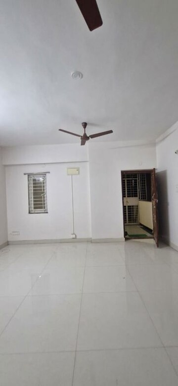 Room in 3 BHK Builder Floor at Kondapur – for Rent