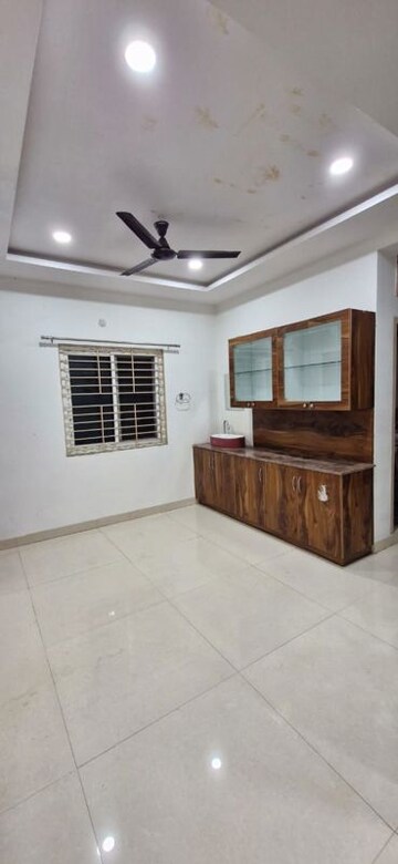 Room in 2 BHK Builder Floor at Kondapur – for Rent