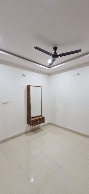 Room in 2 BHK Builder Floor at Kondapur – for Rent