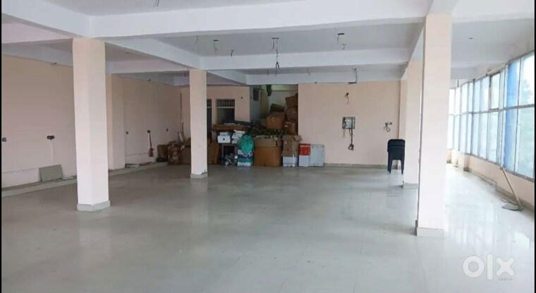  Parking, hazratganj Commercial Office Space 2000 Sq.Ft. In Hazratganj Lucknow 9812535