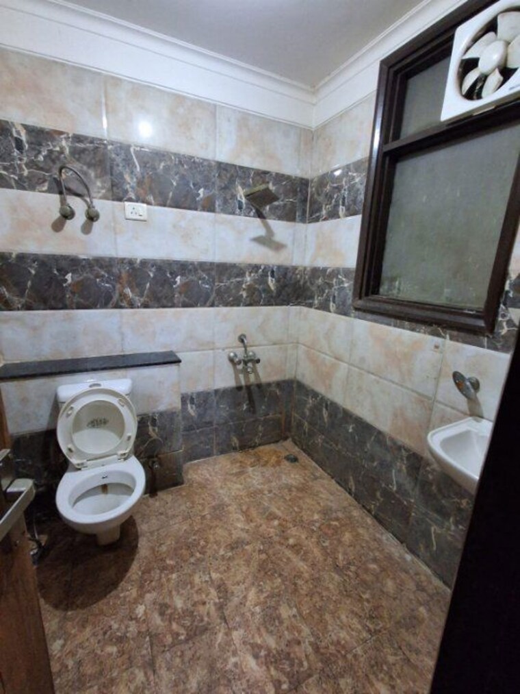 Bathroom, dera mandi 3 Bedroom 1400 Sq.Ft. Apartment In Dera Mandi Delhi 9812530