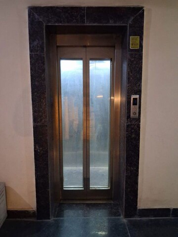 Lift in 3 BHK Apartment at Dera Mandi – for Sale