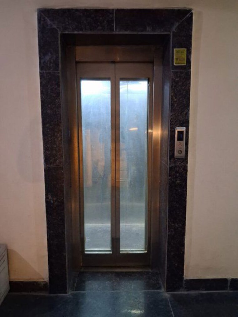 undefined, dera mandi 3 Bedroom 1400 Sq.Ft. Apartment In Dera Mandi Delhi 9812530