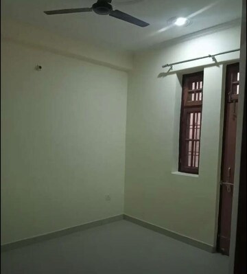 Room in 2 BHK Apartment at Hazratganj – for Rent