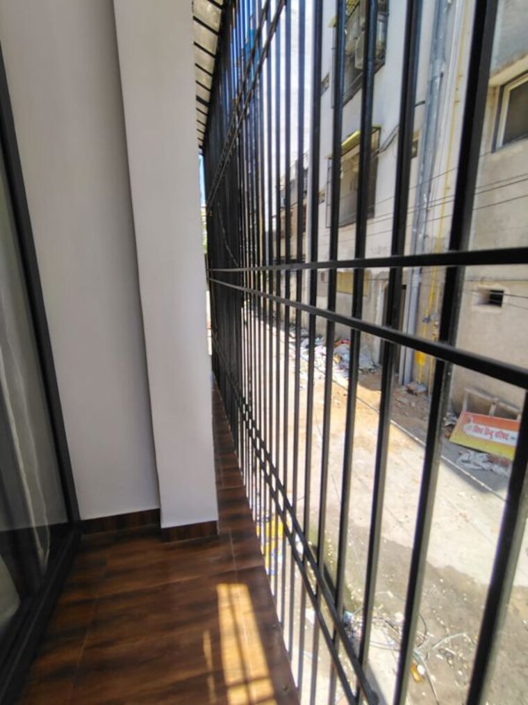 Balcony, chittaranjan park 3 Bedroom 160 Sq.Yd. Builder Floor In Chittaranjan Park Delhi 9812573