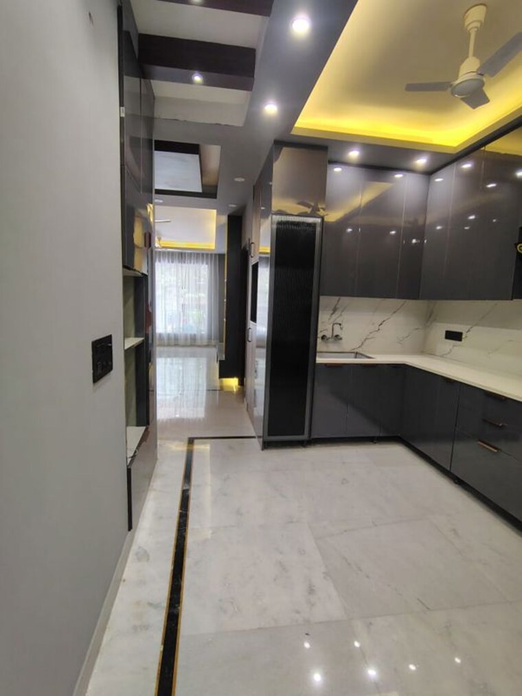 Kitchen, chittaranjan park 3 Bedroom 160 Sq.Yd. Builder Floor In Chittaranjan Park Delhi 9812573