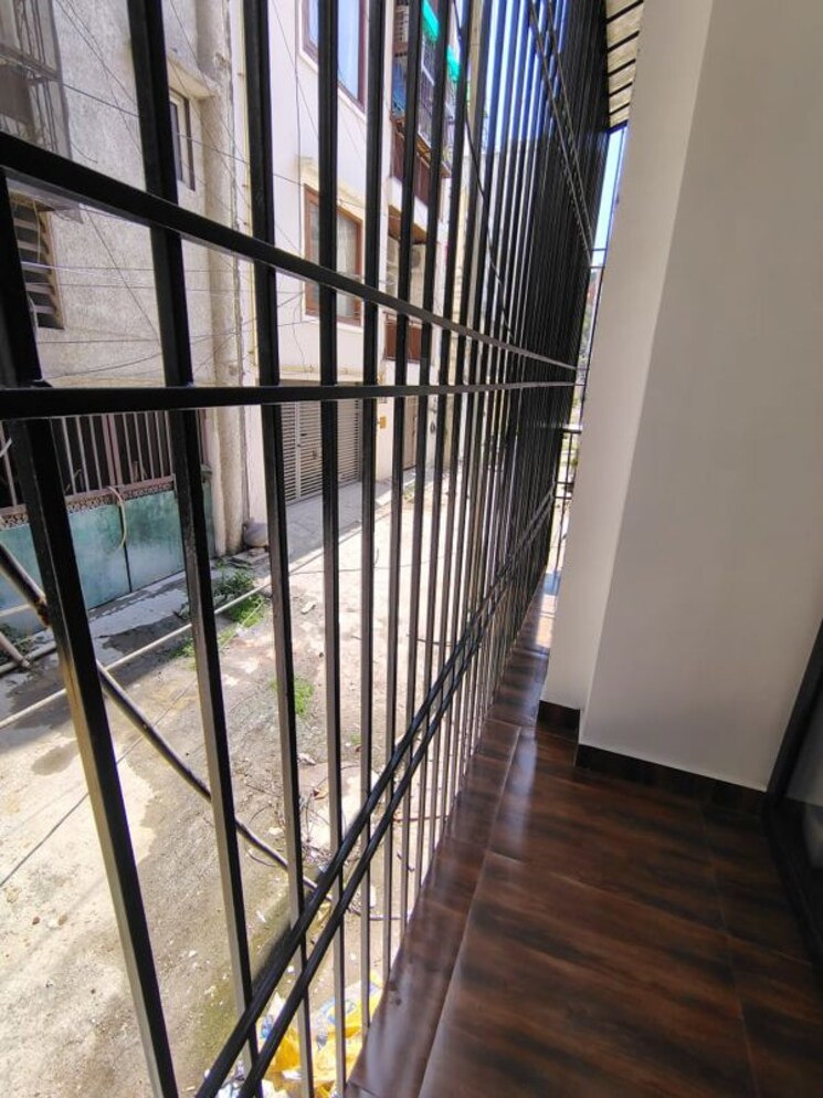 Balcony, chittaranjan park 3 Bedroom 160 Sq.Yd. Builder Floor In Chittaranjan Park Delhi 9812573