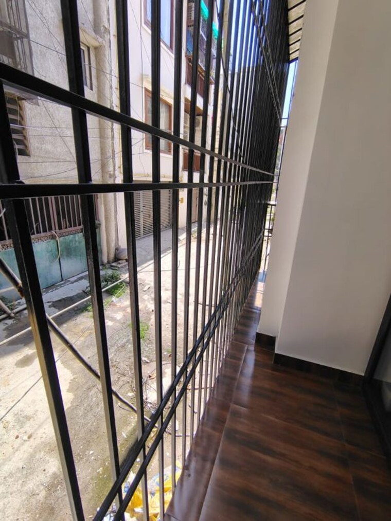 Balcony, chittaranjan park 3 Bedroom 160 Sq.Yd. Builder Floor In Chittaranjan Park Delhi 9812573