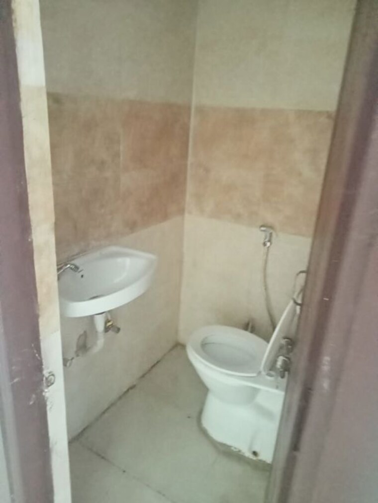 Bathroom, amrapali-leisure-valley 3 Bedroom 1825 Sq.Ft. Villa In Tech Zone 4 Greater Noida Greater Noida 9812574
