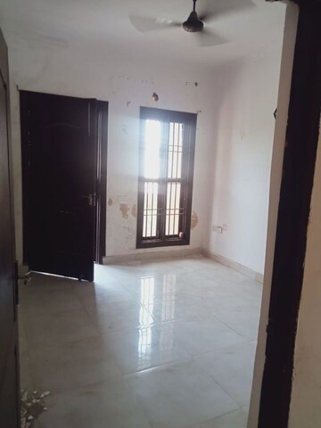 Room in 3 BHK Villa at Amrapali Leisure Valley, Tech Zone 4 Greater Noida – for Rent