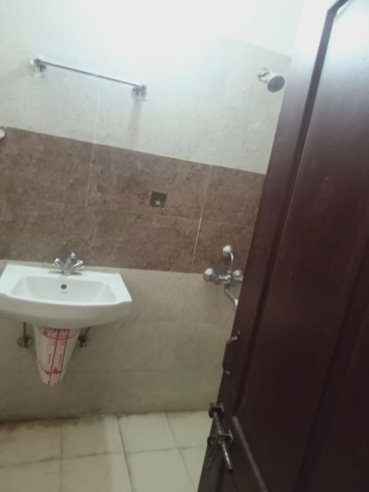 Bathroom, amrapali-leisure-valley 3 Bedroom 1825 Sq.Ft. Villa In Tech Zone 4 Greater Noida Greater Noida 9812574