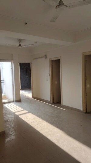 Room in 2 BHK Apartment at Migsun Ultimo, Omicron Iii Greater Noida – for Rent
