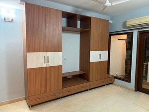 Room in 3 BHK Builder Floor at Chittaranjan Park – for Rent