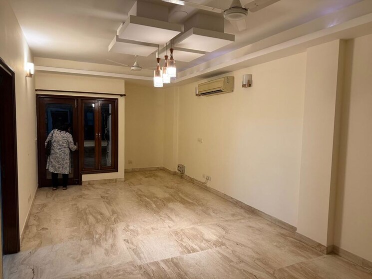 Room, chittaranjan park 3 Bedroom 233 Sq.Yd. Builder Floor In Chittaranjan Park Delhi 9812577