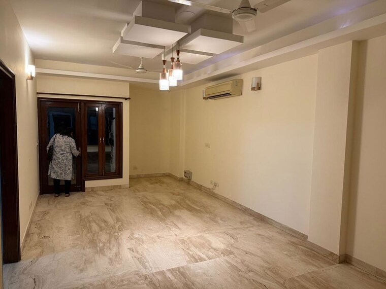 Room, chittaranjan park 3 Bedroom 233 Sq.Yd. Builder Floor In Chittaranjan Park Delhi 9812577