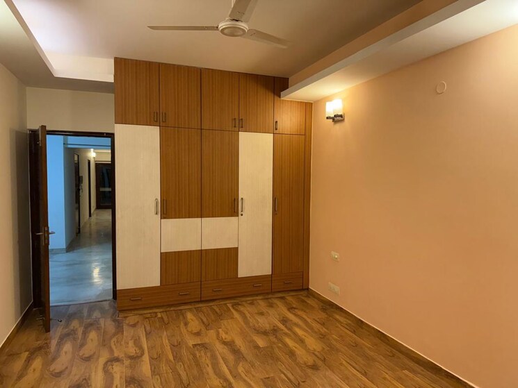 Room, chittaranjan park 3 Bedroom 233 Sq.Yd. Builder Floor In Chittaranjan Park Delhi 9812577