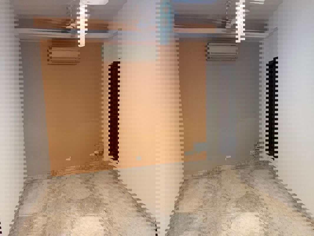 3 BHK + Servant Room Builder Floor For Rent in Chittaranjan Park