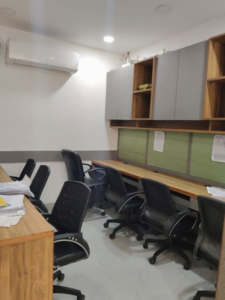 Team Area, netaji subhash place Commercial Office Space 437 Sq.Ft. In Netaji Subhash Place Delhi 9812578