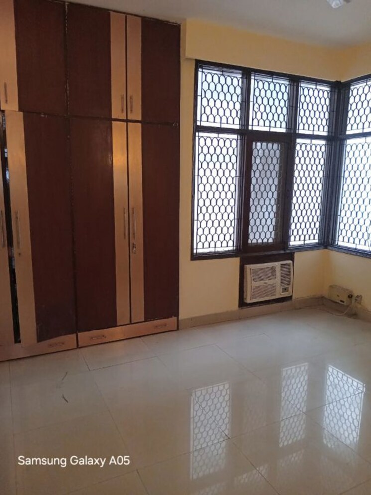 Bedroom, greater kailash ii 3 Bedroom 250 Sq.Yd. Builder Floor In Greater Kailash ii Delhi 9812587