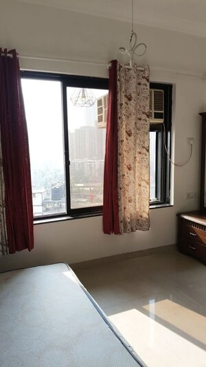 Room in 3 BHK Apartment at Oberoi Exquisite Goregaon, Goregaon East – for Rent
