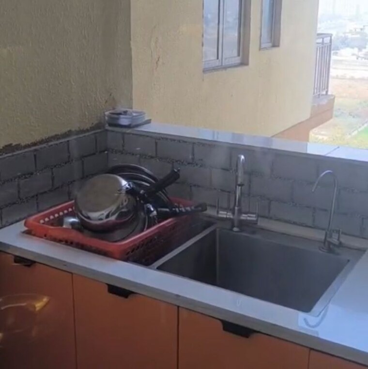 Kitchen, rise-organic-homes 2.5 Bedroom 1239 Sq.Ft. Apartment In Mahurali Ghaziabad 9812597