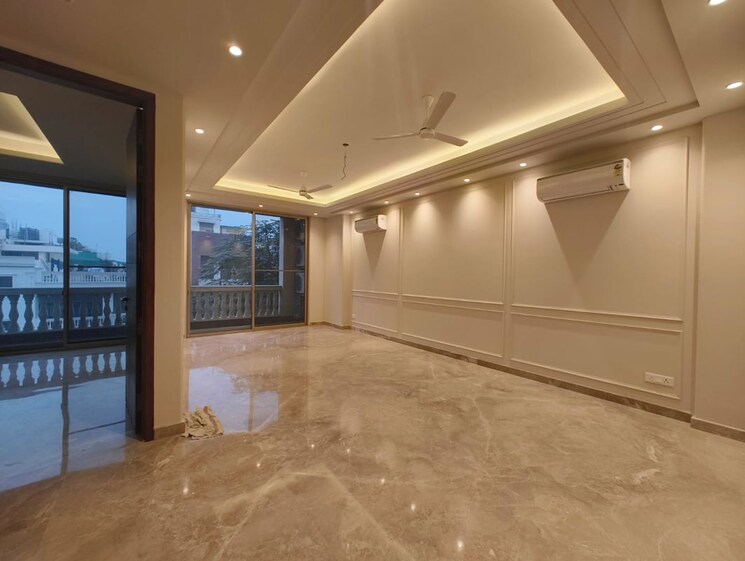 Room, greater kailash part 3 3 Bedroom 217 Sq.Yd. Builder Floor In Greater Kailash Part 3 Delhi 9812600