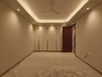 Room in 3 BHK Builder Floor at Greater Kailash Part 3 – for Rent