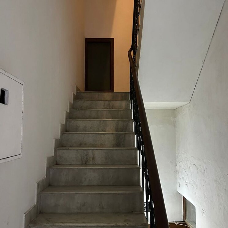 undefined, defence colony 3 Bedroom 325 Sq.Yd. Builder Floor In Defence Colony Delhi 9812607