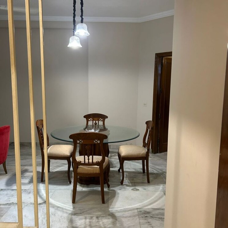 Living Room, defence colony 3 Bedroom 325 Sq.Yd. Builder Floor In Defence Colony Delhi 9812607