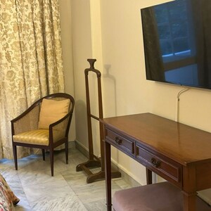 Team Area in 3 BHK Builder Floor at Defence Colony – for Rent