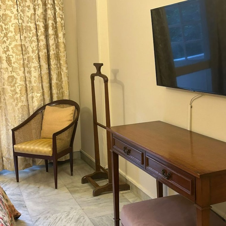 Team Area, defence colony 3 Bedroom 325 Sq.Yd. Builder Floor In Defence Colony Delhi 9812607