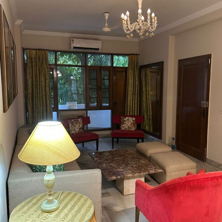 Living Room, defence colony 3 Bedroom 325 Sq.Yd. Builder Floor In Defence Colony Delhi 9812607