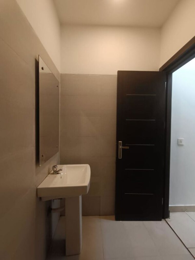 undefined, green park Commercial Office Space 300 Sq.Yd. In Green Park Delhi 9812610