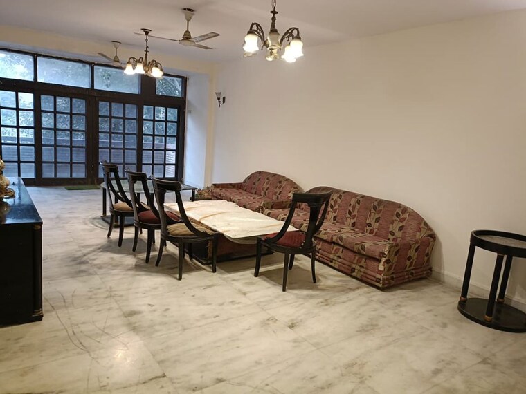 Living Room, greater kailash ii 3 Bedroom 200 Sq.Yd. Builder Floor In Greater Kailash ii Delhi 9812615
